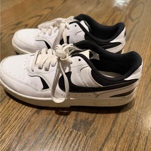 Women’s Nike Black and White Sneakers